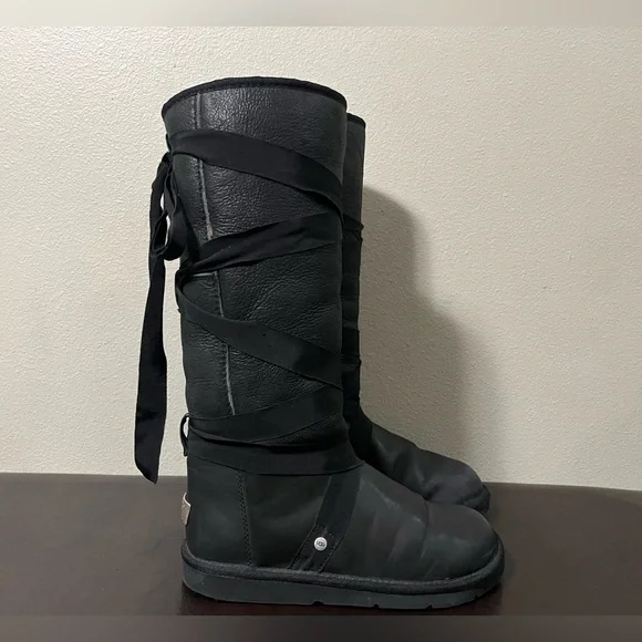 UGG Australia Tall Lace Ribbon Black Leather Sherpa Lined Boots Size 8 - Picture 1 of 13